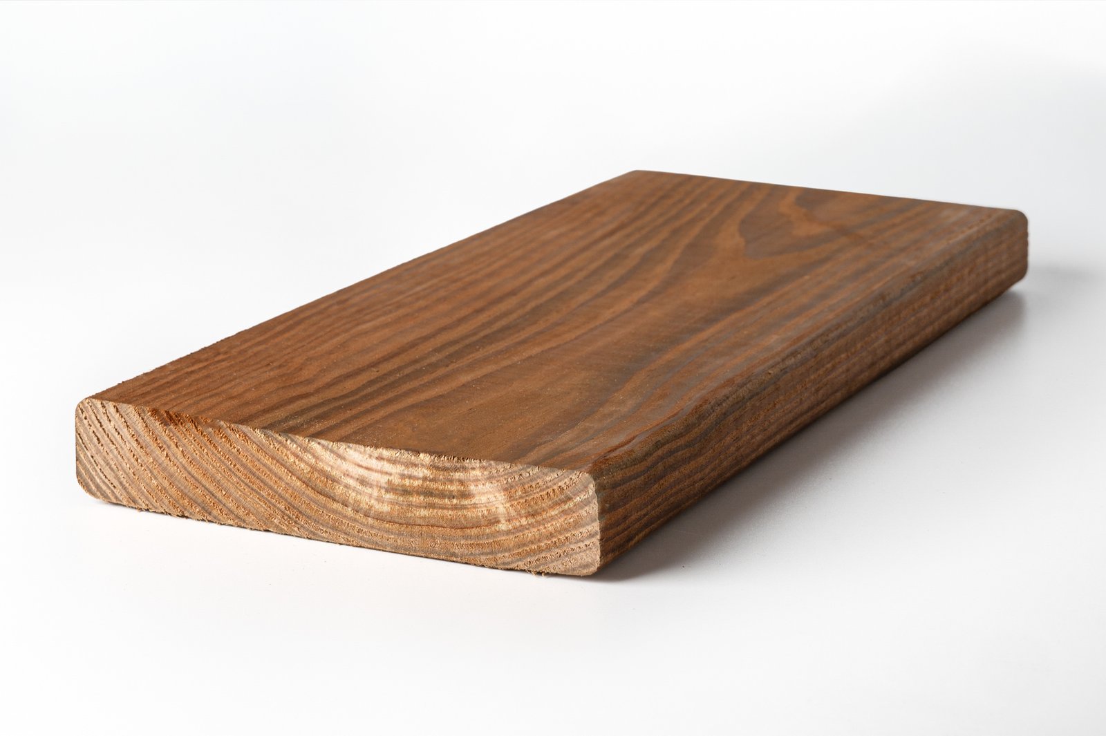 Terasinė lenta pušis 27x145x3000/4500 – rudai impregnuota, PB profilis, AB klasė